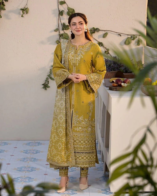 WEAR BY THE GORGEOUS PAKISTANI ACTRESS HANIA AMIR